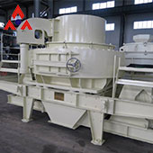 What should I do if the rotor of the sand making machine accumulates?